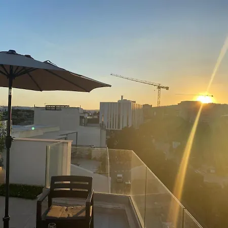 Cozy Msida Penthouse Daire Tal-Hriereb