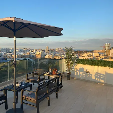 Cozy Msida Penthouse Daire Tal-Hriereb