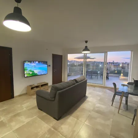 Cozy Msida Penthouse Tal-Ħriereb